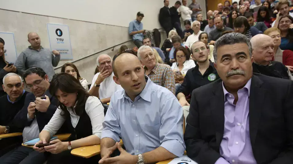 עמיר פרץ, נפתלי בנט וציפי חוטובלי בעימות בחירות באוניברסיטת ת"א, דצמבר 2012 עמיר פרץ, נפתלי בנט וציפי חוטובלי בעימות בחירות באוניברסיטת ת"א, דצמבר 2012