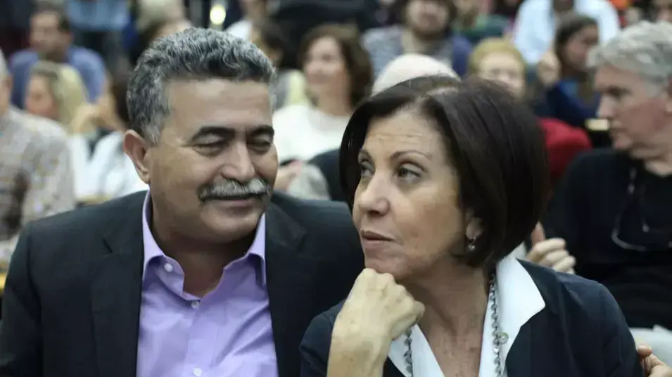 זהבה גלאון ועמיר פרץ בעימות בחירות באוניברסיטת תל אביב, דצמבר 2012 זהבה גלאון ועמיר פרץ בעימות בחירות באוניברסיטת תל אביב, דצמבר 2012