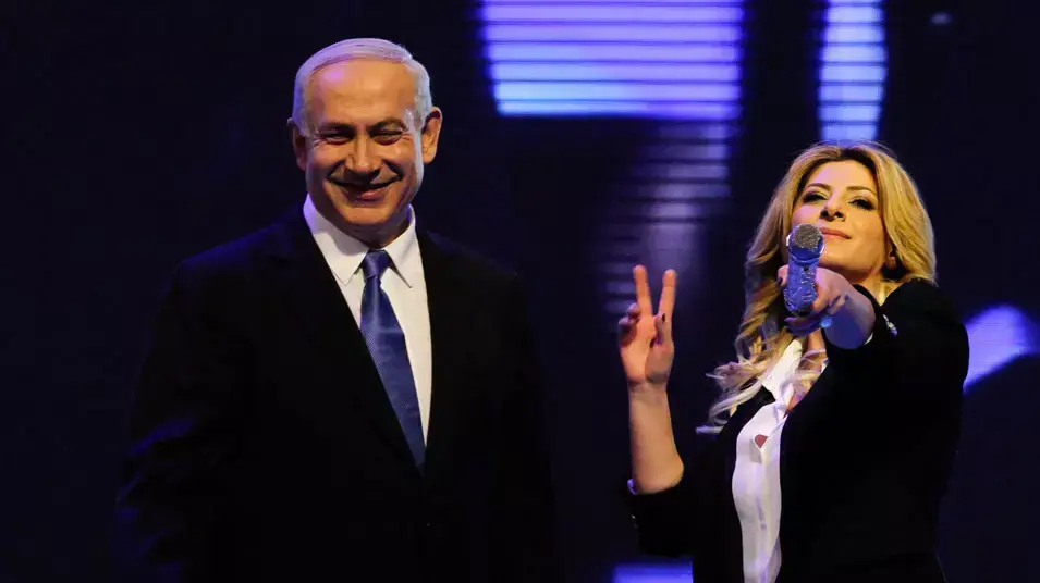 שרית חדד עם ביבי נתניהו בהשקת קמפיין הבחירות של הליכוד ביתנו, דצמבר 2012 שרית חדד עם ביבי נתניהו בהשקת קמפיין הבחירות של הליכוד ביתנו, דצמבר 2012
