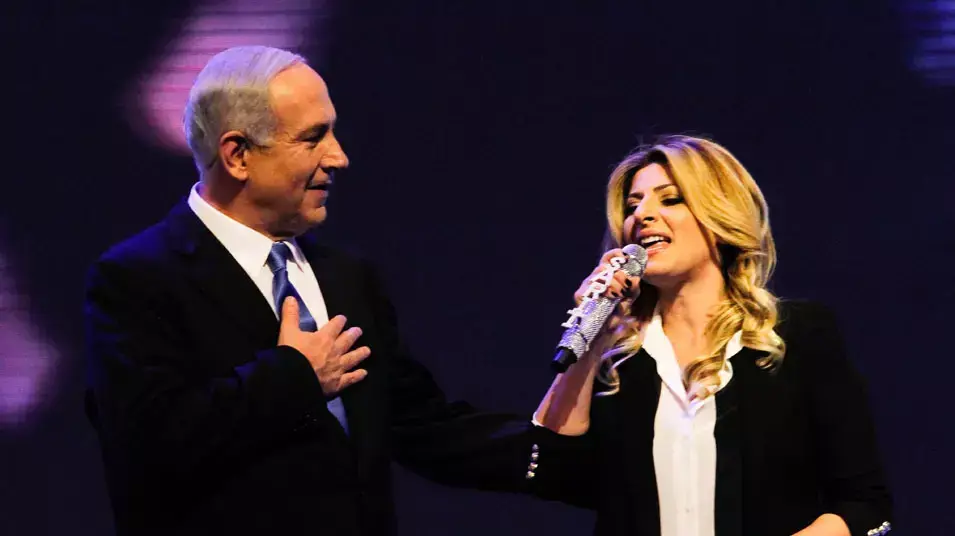 שרית חדד עם ביבי נתניהו בהשקת קמפיין הבחירות של הליכוד ביתנו, דצמבר 2012 שרית חדד עם ביבי נתניהו בהשקת קמפיין הבחירות של הליכוד ביתנו, דצמבר 2012