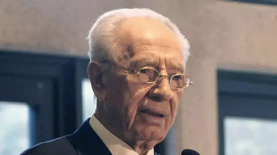 נשיא המדינה שמעון פרס באירוע הצדעה לדו קיום בתרומת איברים בבית הנשיא, דצמבר 2012 נשיא המדינה שמעון פרס באירוע הצדעה לדו קיום בתרומת איברים בבית הנשיא, דצמבר 2012