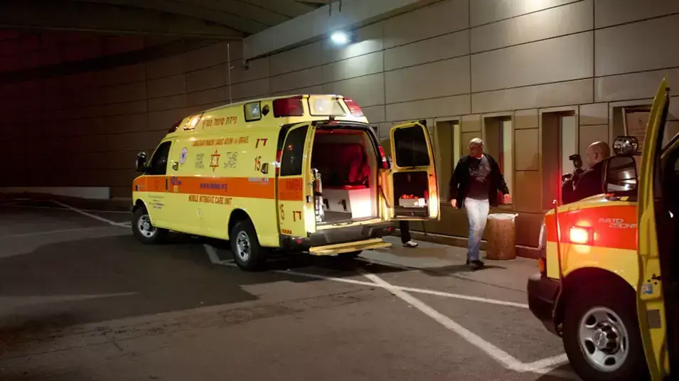 פצועי השריפה בקניון ארנה מפונים לבית חולים איכילוב, דצמבר 2012