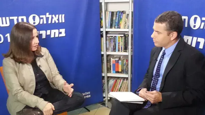 ינון מגל מראיין את שלי יחימוביץ', דצמבר 2012 ינון מגל מראיין את שלי יחימוביץ', דצמבר 2012
