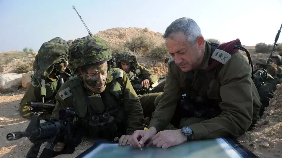 הרמטכ"ל בני גנץ בתרגיל חטיבת הצנחנים, ינואר 2013 הרמטכ"ל בני גנץ בתרגיל חטיבת הצנחנים, ינואר 2013