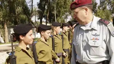 משה בוגי יעלון מבקר בגוליס משה בוגי יעלון מבקר בגוליס