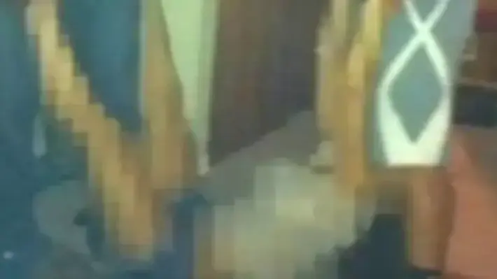 שני חשודים באונס בארה"ב גוררים את הקורבן ברגליה שני חשודים באונס בארה"ב גוררים את הקורבן ברגליה