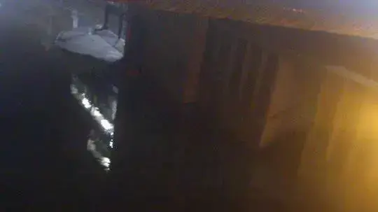 מכוניות שוקעות בשלולית בבת ים מכוניות שוקעות בשלולית בבת ים