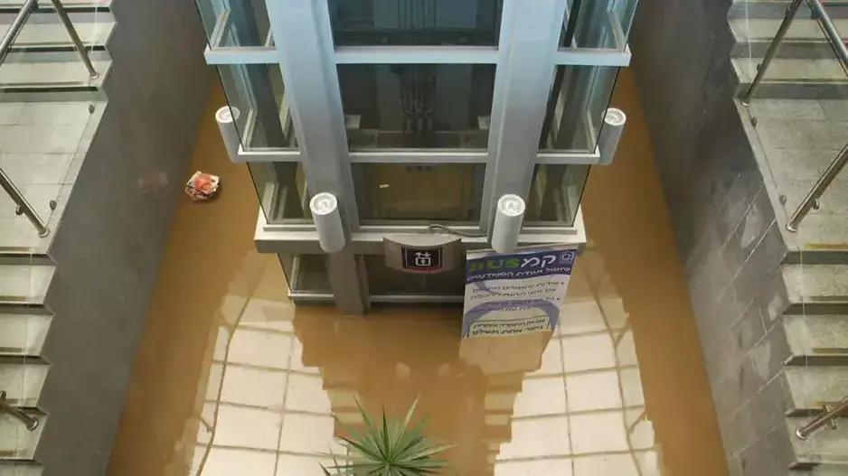 הצפות בתחנת הרכבת בהרצליה, ינואר 2013 הצפות בתחנת הרכבת בהרצליה, ינואר 2013