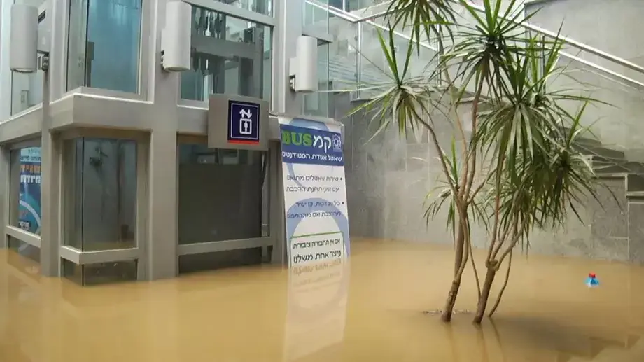 הצפות בתחנת הרכבת בהרצליה, ינואר 2013 הצפות בתחנת הרכבת בהרצליה, ינואר 2013