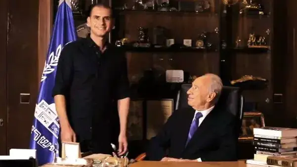 נשיא המדינה שמעון פרס מתוך קמפיין הקורא לאזרחים להצביע בבחירות, ינואר 2013 נשיא המדינה שמעון פרס מתוך קמפיין הקורא לאזרחים להצביע בבחירות, ינואר 2013