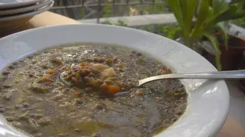 מרק עדשים עם בשר מרק עדשים עם בשר