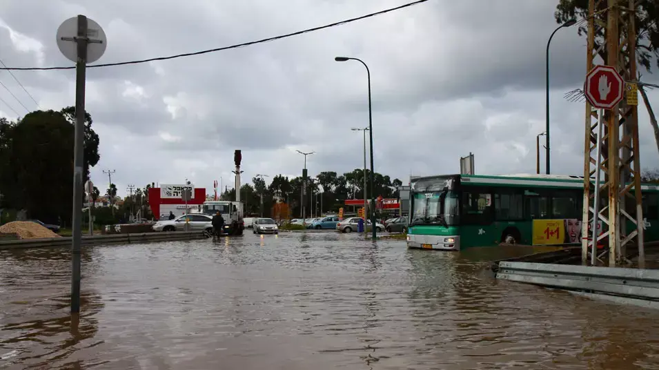 הצפות במתחם הרכבת בנתניה, ינואר 2013 הצפות במתחם הרכבת בנתניה, ינואר 2013