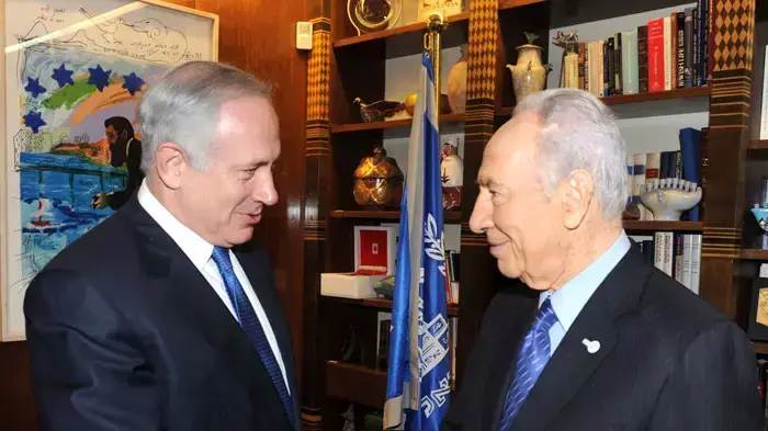 נשיא המדינה שמעון פרס עם יו"ר הליכוד בנימין נתניהו נשיא המדינה שמעון פרס עם יו"ר הליכוד בנימין נתניהו