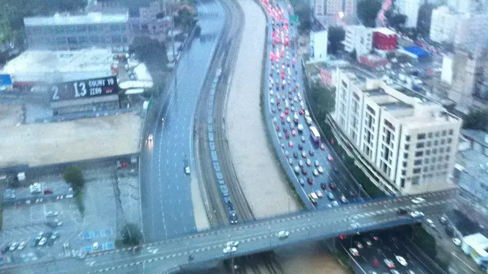 נחל איילון עולה על גדותיו בתל איב נחל איילון עולה על גדותיו בתל איב