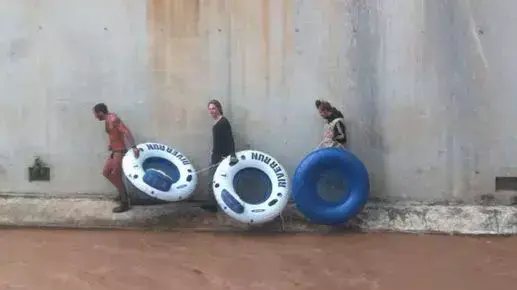 שטים באבובים בנחל איילון המוצף שטים באבובים בנחל איילון המוצף