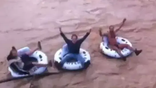 שטים באבובים בנחל איילון המוצף שטים באבובים בנחל איילון המוצף