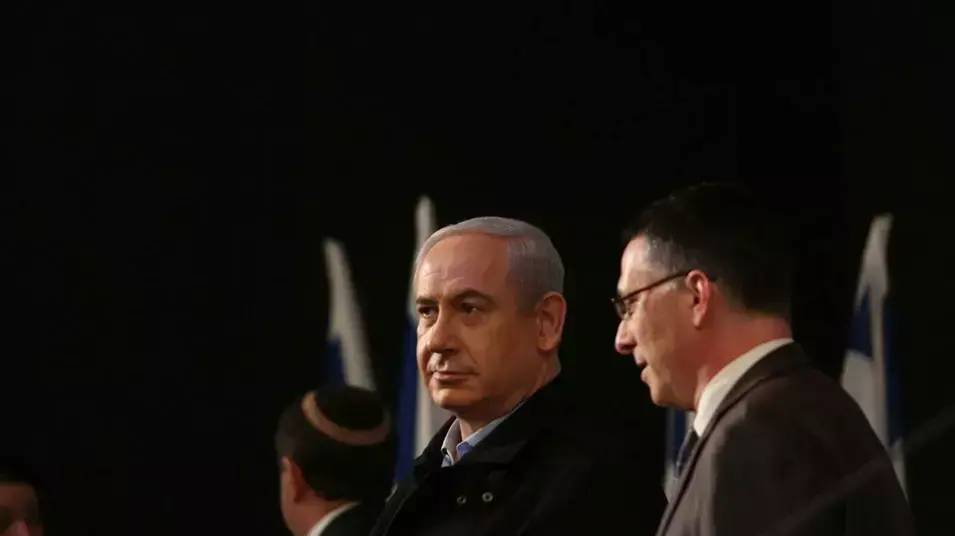 רוה"מ בנימין נתניהו ושר החינוך גדעון סער באוניברסיטת אריאל, ינואר 2013