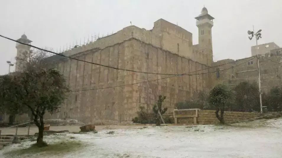 מערכת המכפלה מכוסה בשלג מערכת המכפלה מכוסה בשלג