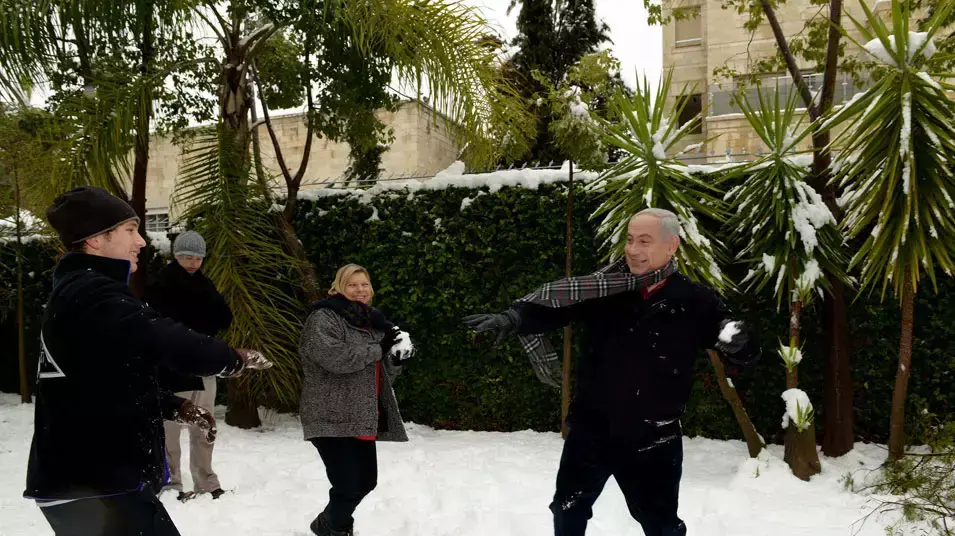 ראש הממשלה ובני משפחתו בשלג, ירושלים, ינואר 2013 ראש הממשלה ובני משפחתו בשלג, ירושלים, ינואר 2013