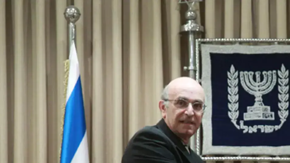הגשת הנתון הסטטיסטי לנשיא המדינה על ידי הסטטיסטיקן הממשלתי פרופ' שלמה יצחקי הגשת הנתון הסטטיסטי לנשיא המדינה על ידי הסטטיסטיקן הממשלתי פרופ' שלמה יצחקי