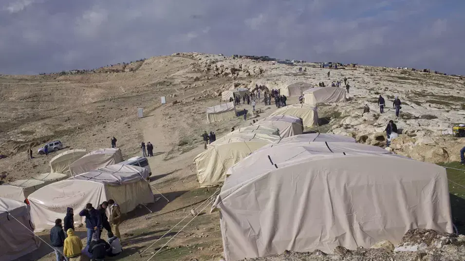 פלסטינים הקימו מאחז באזור E1 בסמוך למעלה אדומים פלסטינים הקימו מאחז באזור E1 בסמוך למעלה אדומים