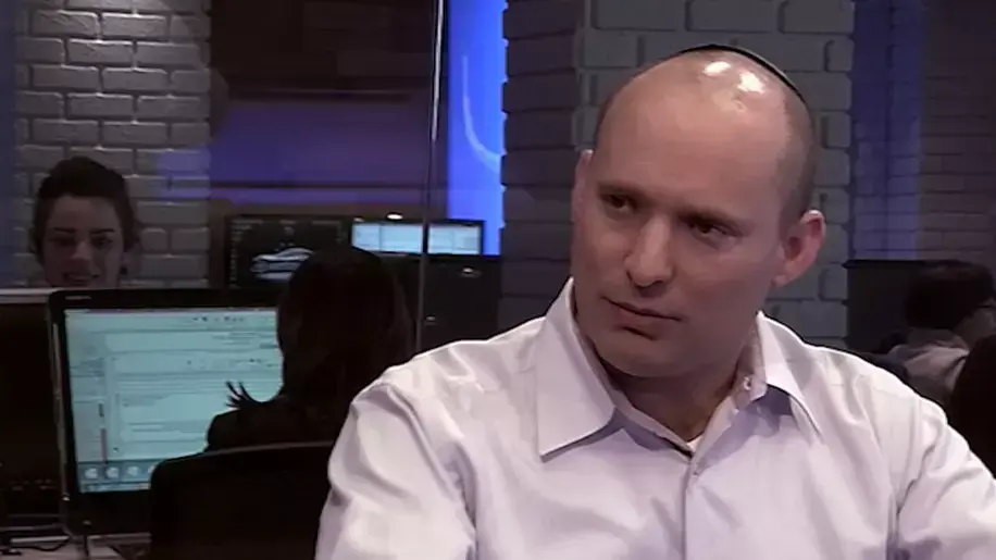 יו"ר הבית היהודי נפתלי בנט בראיון עם ינון מגל באולפן וואלה, ינואר 2013 יו"ר הבית היהודי נפתלי בנט בראיון עם ינון מגל באולפן וואלה, ינואר 2013