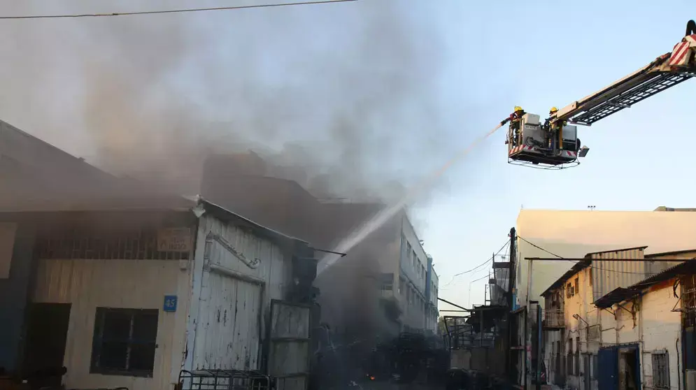 שריפה במפעל צבעים באזור התעשיה בנתניה, ינואר 2013 שריפה במפעל צבעים באזור התעשיה בנתניה, ינואר 2013