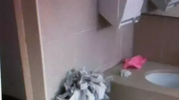 עובדי המזכירויות והקלדניות בבתי המשפט בתל אביב מפסיקים את עבודתם בשל שביתת עובדי הניקיון של בית המשפט, ינואר 2013