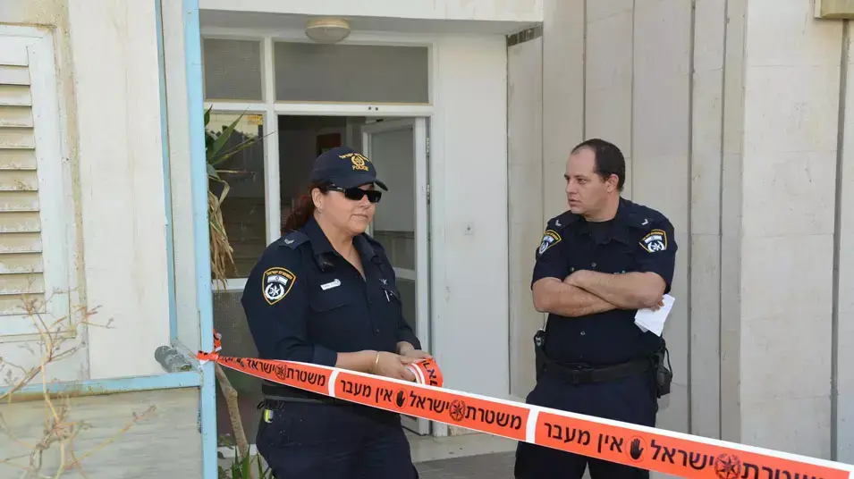 זירת רצח באילת, בה נעצר בעל אשר חשוד בהריגת אשתו. ינואר 2013 זירת רצח באילת, בה נעצר בעל אשר חשוד בהריגת אשתו. ינואר 2013
