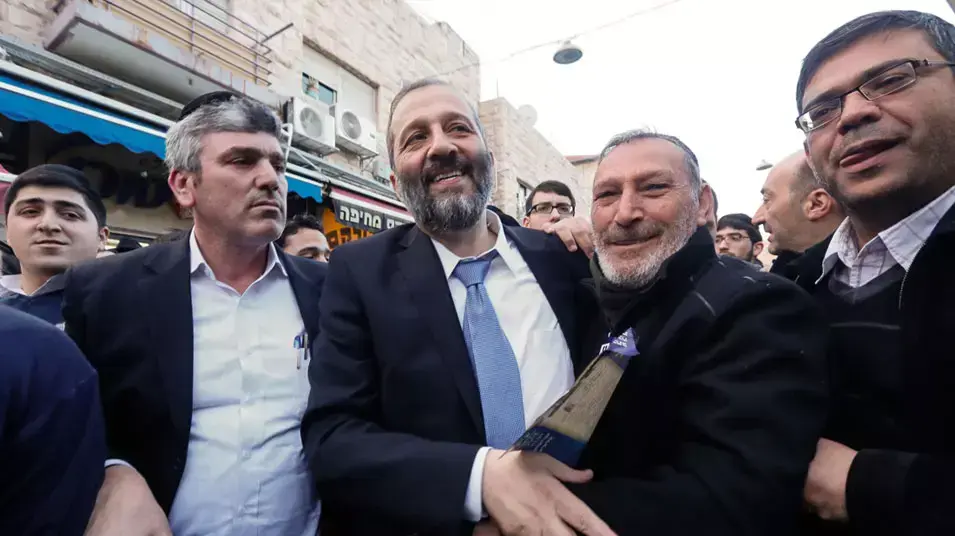 אריה דרעי בסיור בשוק מחנה יהודה, ינואר 2013 אריה דרעי בסיור בשוק מחנה יהודה, ינואר 2013