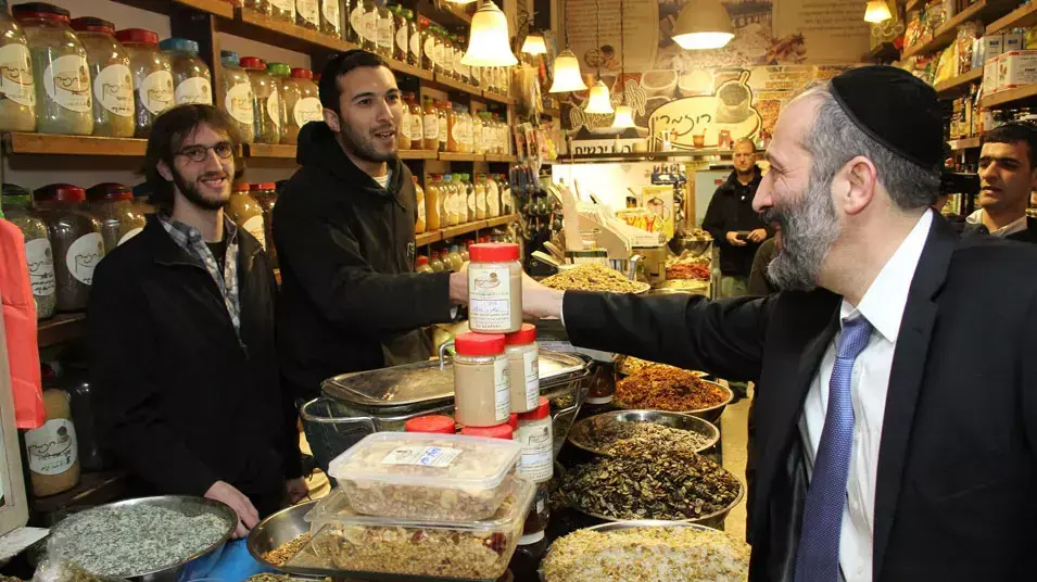 אריה דרעי בשוק מחנה יהודה אריה דרעי בשוק מחנה יהודה