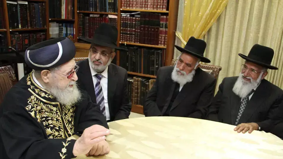 הרב עובדיה יוסף בפגישה עם רבני העדה התימנית הרב עובדיה יוסף בפגישה עם רבני העדה התימנית
