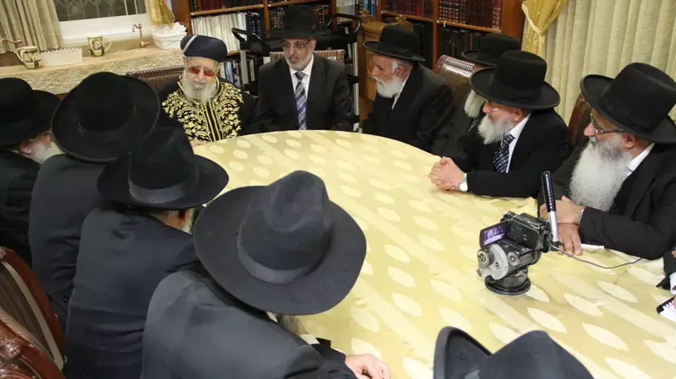 הרב עובדיה יוסף בפגישה עם רבני העדה התימנית