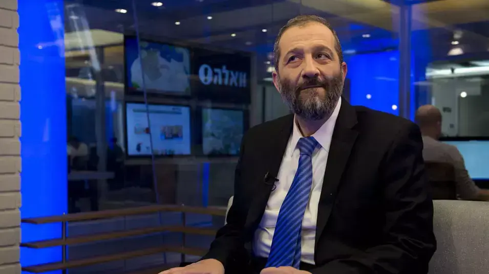 אריה דרעי בראיון עם ינון מגל באולפן וואלה, ינואר 2013 אריה דרעי בראיון עם ינון מגל באולפן וואלה, ינואר 2013