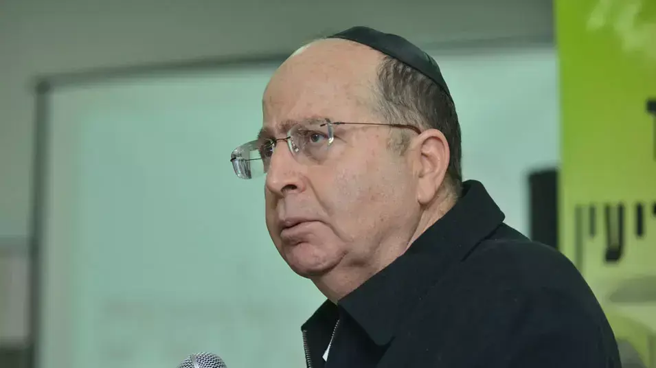 בוגי יעלון באזכרה במלאת 30 יופ לפטירתו של אמנון ליפקין שחק, ינואר 2013 בוגי יעלון באזכרה במלאת 30 יופ לפטירתו של אמנון ליפקין שחק, ינואר 2013