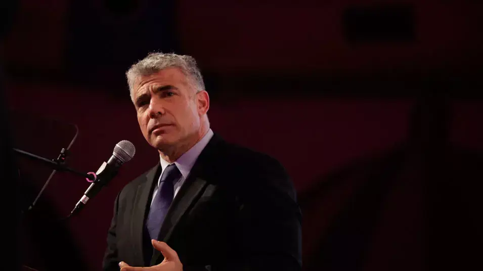 יאיר לפיד בכנס "מעורבים" של מעריב. אילת, ינואר 2013 יאיר לפיד בכנס "מעורבים" של מעריב. אילת, ינואר 2013