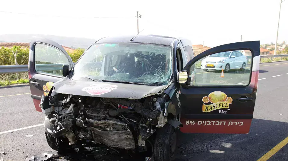 אישה נהרגה בהתנגשות חזיתית בין שתי מכוניות ליד ההתנחלות אלקנה אישה נהרגה בהתנגשות חזיתית בין שתי מכוניות ליד ההתנחלות אלקנה
