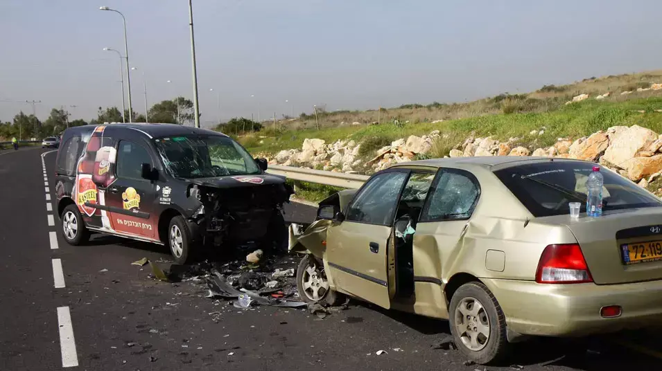 אישה נהרגה בהתנגשות חזיתית בין שתי מכוניות ליד ההתנחלות אלקנה אישה נהרגה בהתנגשות חזיתית בין שתי מכוניות ליד ההתנחלות אלקנה