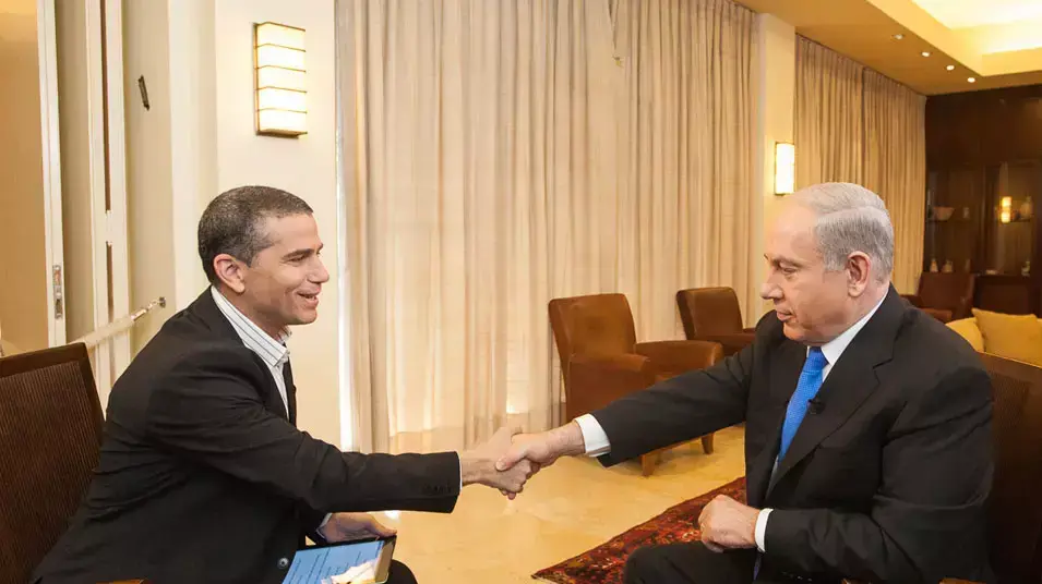ינון מגל מראיין את ראש הממשלה בנימין נתניהו בביתו בירושלים, ינואר 2013 ינון מגל מראיין את ראש הממשלה בנימין נתניהו בביתו בירושלים, ינואר 2013