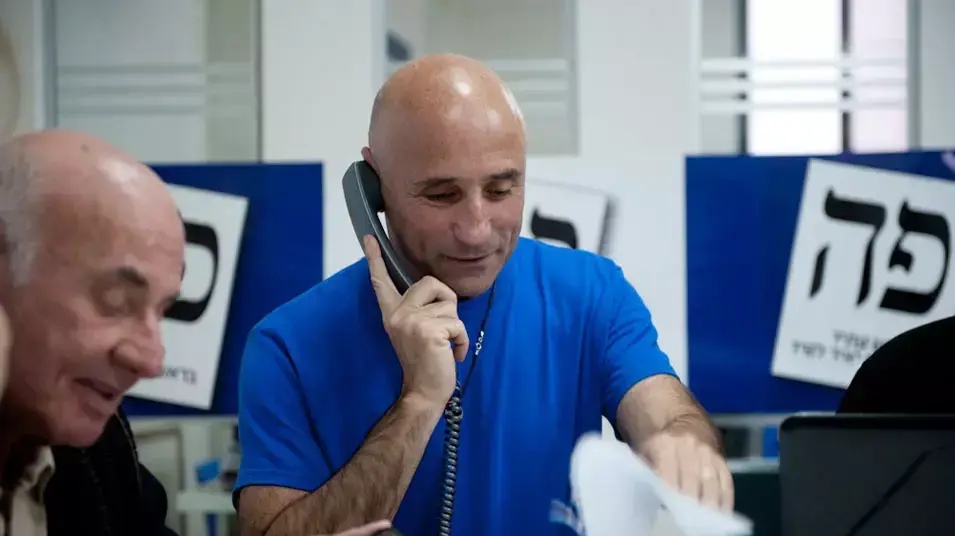 חברי מפלגת יש עתיד נחלמים על קולות המתלבטים במטה המפלגה, ינואר 2013 חברי מפלגת יש עתיד נחלמים על קולות המתלבטים במטה המפלגה, ינואר 2013