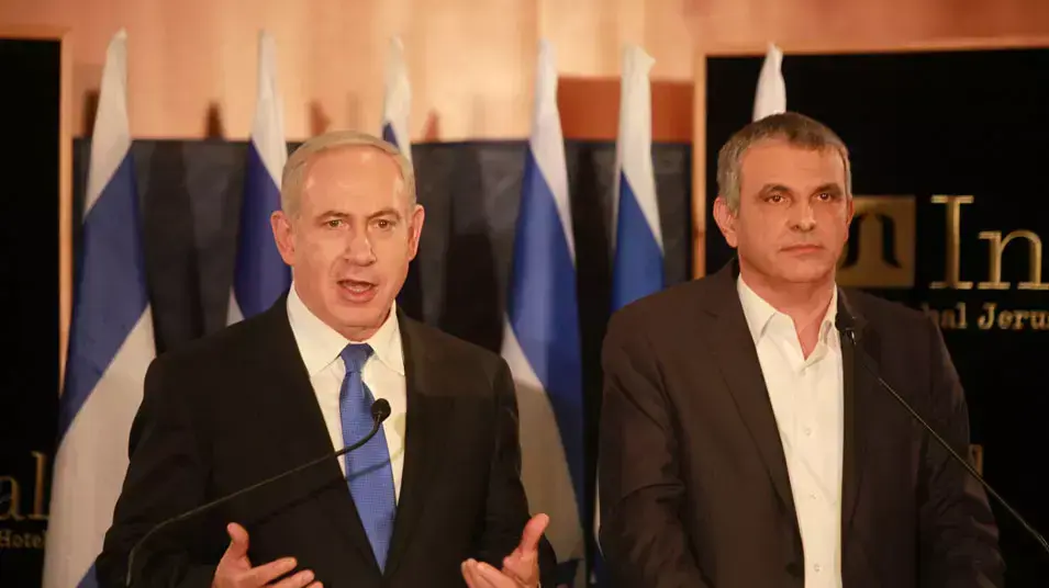 ראש הממשלה בנימין נתניהו סיכם עם השר משה כחלון על מינויו לתפקיד יור מועצת מנהל מקרקעי ישראל, ינואר 2013 ראש הממשלה בנימין נתניהו סיכם עם השר משה כחלון על מינויו לתפקיד יור מועצת מנהל מקרקעי ישראל, ינואר 2013