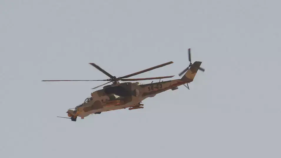 מסוק של צבא אלג'יריה בעין אמאנס. ינואר 2013 מסוק של צבא אלג'יריה בעין אמאנס. ינואר 2013