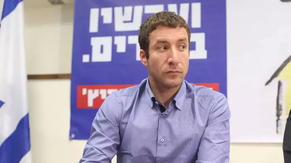 איציק שמולי במסיבת עיתונאים בנושא הדיור, ינואר 2013 איציק שמולי במסיבת עיתונאים בנושא הדיור, ינואר 2013