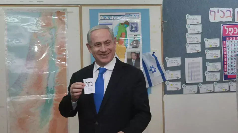 ראש הממשלה בנימין נתניהו מצביע לכנסת ה-19, ינואר 2013 ראש הממשלה בנימין נתניהו מצביע לכנסת ה-19, ינואר 2013