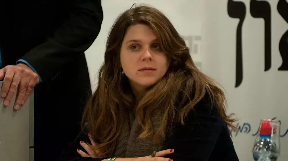 דפני ליף בפאנל עם נציגי המפלגות, דצמבר 2012