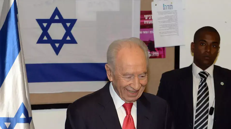 שמעון פרס בקלפי, ינואר 2013 שמעון פרס בקלפי, ינואר 2013