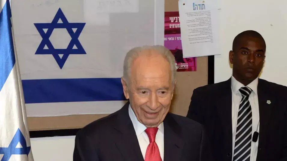 שמעון פרס בקלפי, ינואר 2013 שמעון פרס בקלפי, ינואר 2013