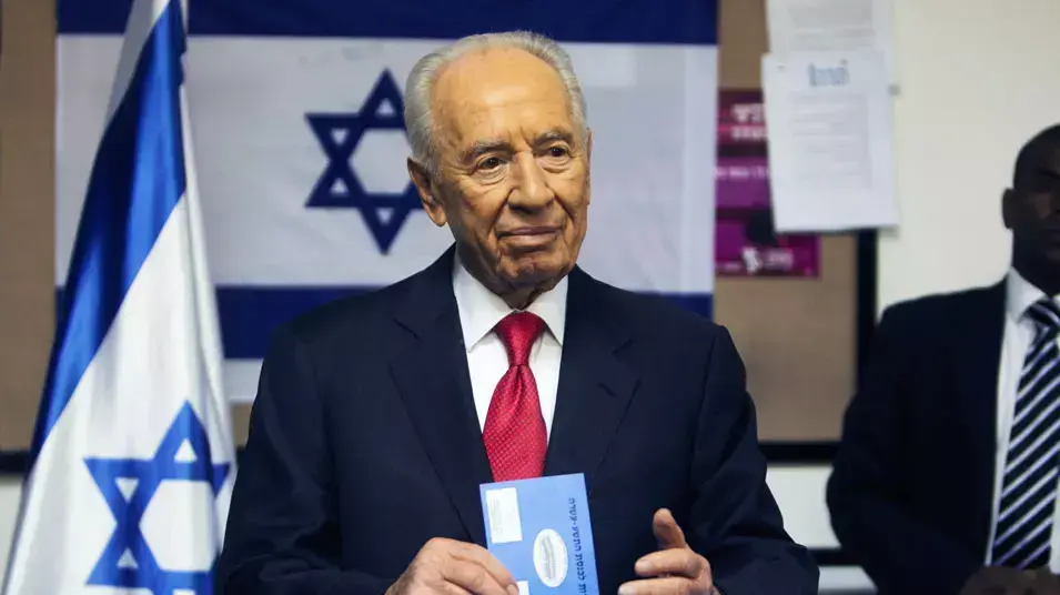 שמעון פרס בקלפי, ינואר 2013 שמעון פרס בקלפי, ינואר 2013