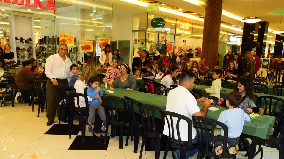 המונים מבלים את יום הבחירות בקניון בחדרה, ינואר 2013 המונים מבלים את יום הבחירות בקניון בחדרה, ינואר 2013