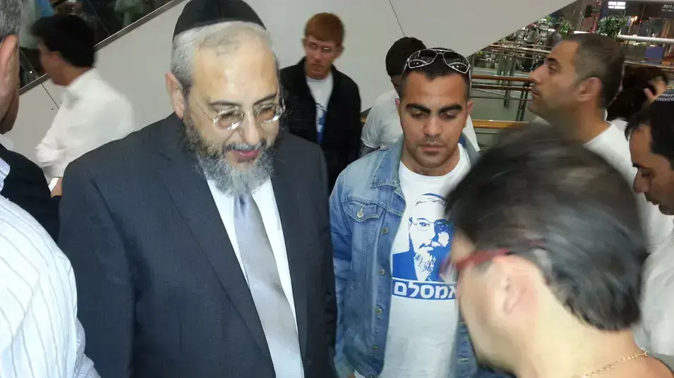 הרב חיים אמסלם ופעילי מפלגת עם שלם ביום הבחירות, ינואר 2013 הרב חיים אמסלם ופעילי מפלגת עם שלם ביום הבחירות, ינואר 2013